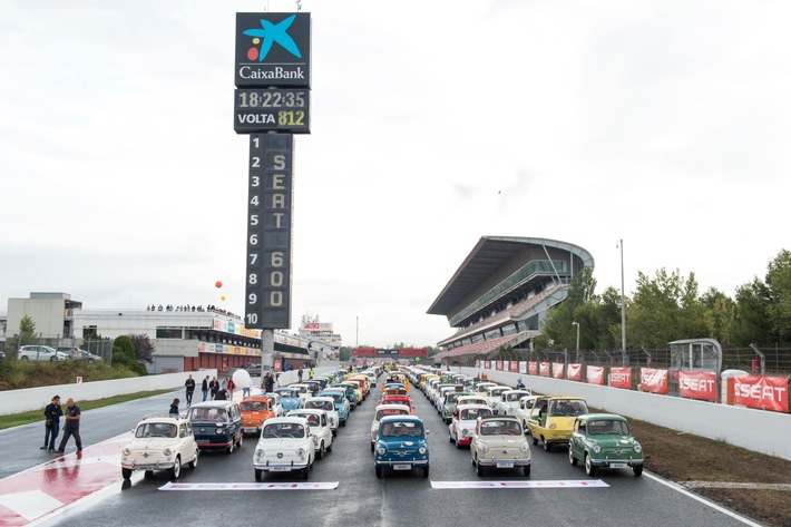 Oltre 600 SEAT 600 in fila