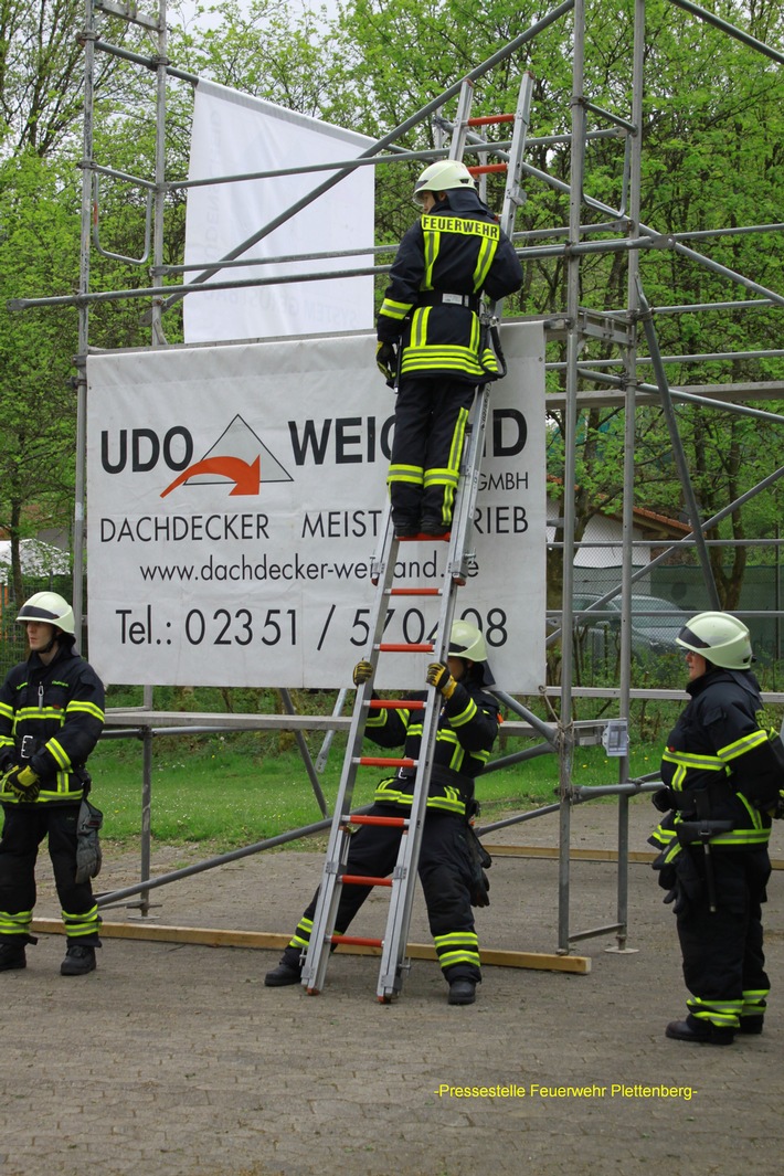 FW-PL: Plettenberger Feuerwehr nahm am Kreisleistungsnachweis teil. Ehrungen für besondere Teilnahme der Brandschützer