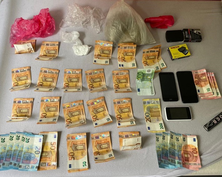 POL-BI: Zeugen melden Drogengeschäfte - Polizisten fassten Dealer