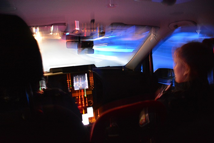 POL-ME: Taxifahrer bedroht und Fahrzeug geklaut -2511038