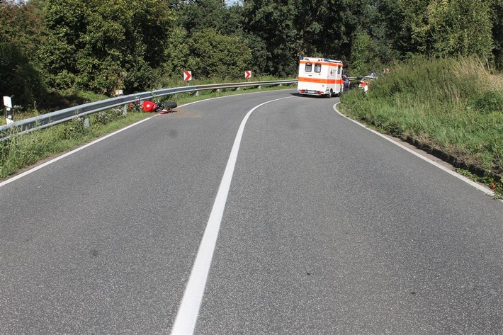 POL-PDMY: Ständer berührte Fahrbahn, Fahrer verletzt
Sonntag, 30.08.2015, 15.02 Uhr