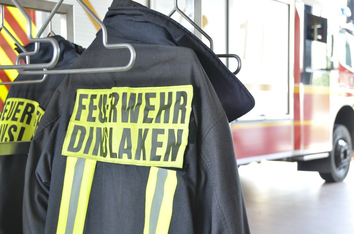 FW Dinslaken: Mülltonnenbrand in Hiesfeld