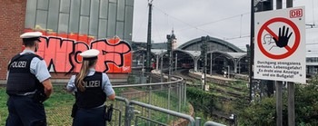 BPOL NRW: 28-Jähriger vom Zug erfasst - Mehrere lebensgefährliche Vorfälle am Wochenende! Bundespolizei weist auf Lebensgefahr im Gleisbereich hin