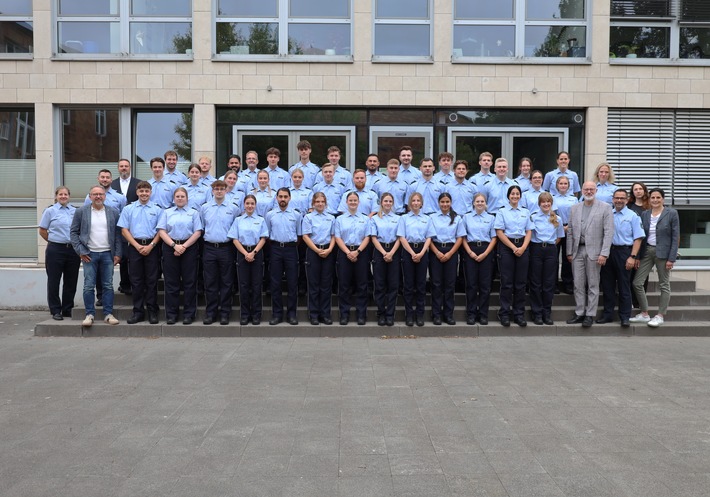 POL-VIE: 38 junge Frauen und Männer - Schritt in die praktische Polizeiausbildung