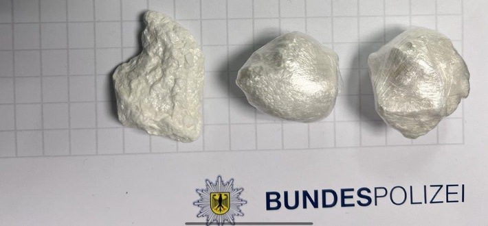 BPOL NRW: Bundespolizei stellt Kokain bei 17-Jähriger sicher - Mutmaßlicher Dealer gefasst