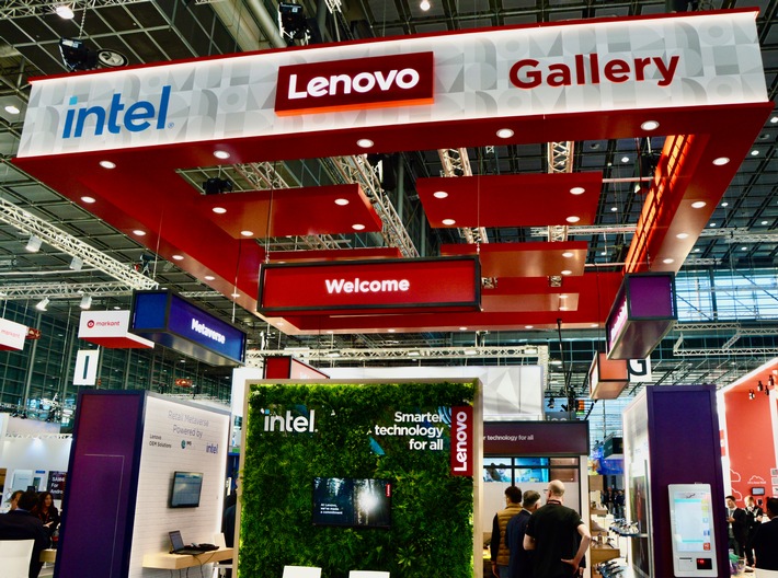 Die Zukunft des Einzelhandels: Lenovo zeigt auf der Euroshop innovative Lösungen für den stationären Handel von morgen