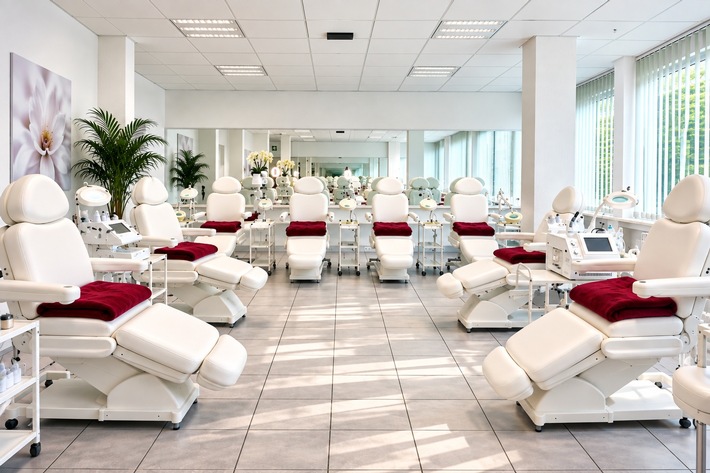 Kosmetikausbildung in Frankfurt: flexibel, praxisnah und mit modernen Medical-Beauty-Anwendungen