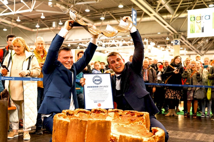 Neuer RID-Weltrekord: »größte Leipziger Lerche (Gebäck)« (162,5 kg) auf der »agra Landwirtschaftsausstellung 2022«