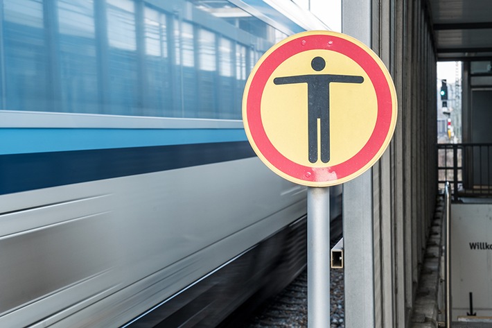 BPOLI EF: Nach Hausfriedensbruch und ticketloser Fahrt über Gleise abgekürzt