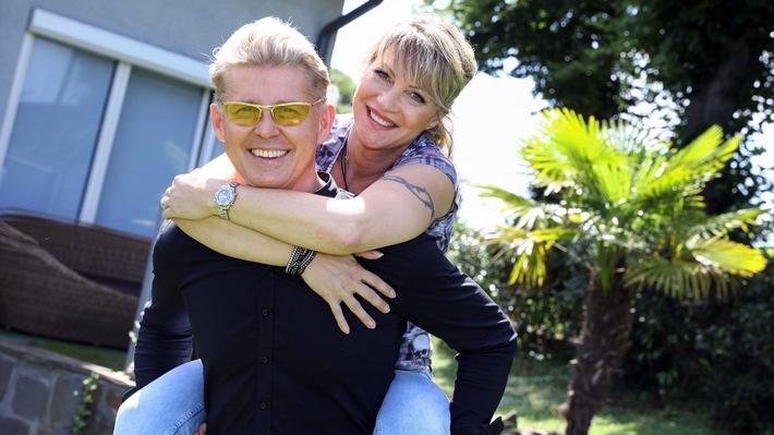 "Deine Hochzeit - LIVE!": RTLZWEI begleitet zwei außergewöhnliche Trauungen in Echtzeit / Nach sieben Anträgen: "Ich-will-Spaß"-Markus heiratet seine Yvonne