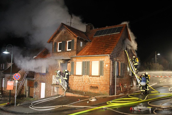 POL-PDNW: Brand eines Einfamilienhauses in Esthal - ERSTMELDUNG