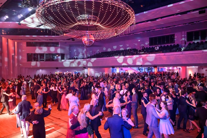 Early-Bird-Aktion: Jetzt günstige Tickets für den Ball der Universität Osnabrück sichern