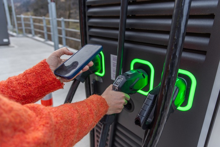 Dopo il Radar dei prezzi della benzina, il TCS lancia ora il Radar dei prezzi della ricarica