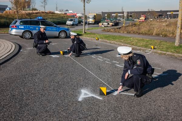 POL-REK: 170714-2: Fahrradfahrer bremste und stürzte - Wesseling