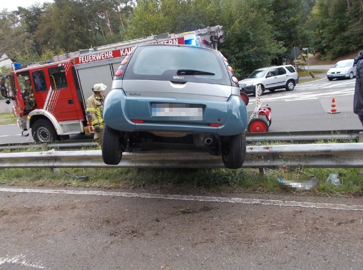 POL-PPWP: Unfall: Auf Schutzplanke gelandet