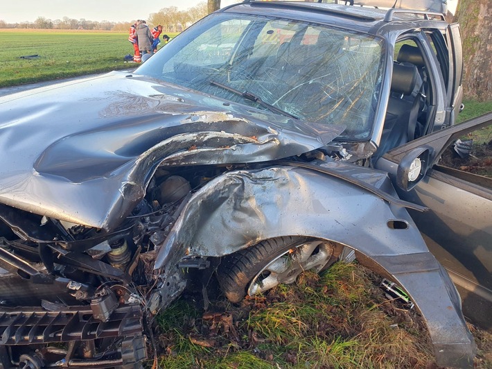 POL-STD: 31-jähriger Autofahrer bei Unfall in der Gemarkung Hollenbeck schwer verletzt, Polizei Harsefeld sucht wichtigen Unfallzeugen