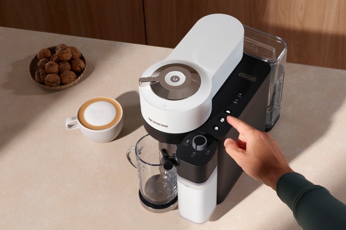 NEU: Nespresso launcht zwei innovative Maschinen mit Milchfunktionen / &quot;VERTUO Creatista&quot; und &quot;VERTUO Lattissima&quot; bringen den Coffeeshop nach Hause