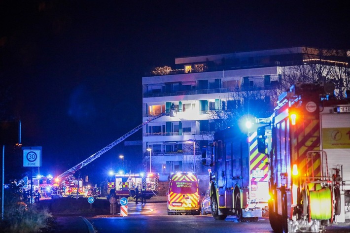 POL-ME: Feuer in Mehrfamilienhaus - Polizei ermittelt zur Brandursache - Mettmann - 2111157