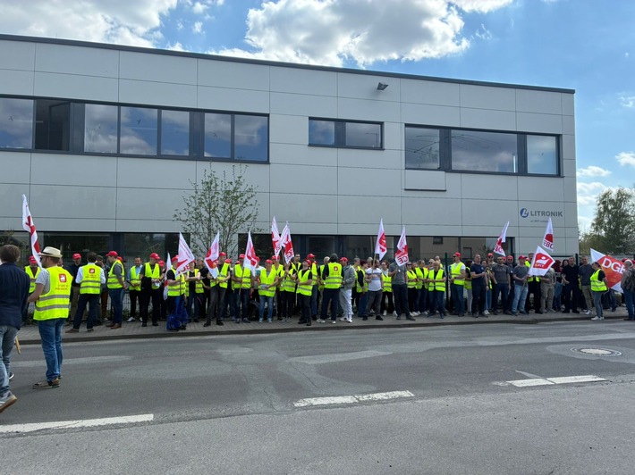 Warnstreik bei LITRONIK erfolgreich: Tarifvertrag vereinbart