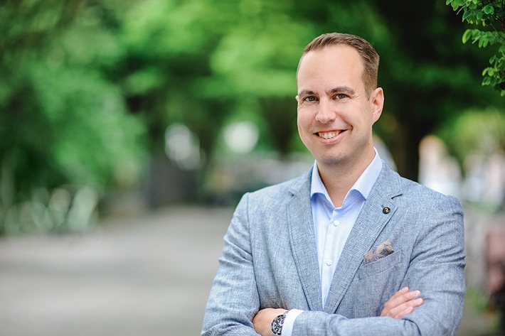 Sascha Hitsch neuer Leiter des DACH-Vertriebs bei der xSuite Group