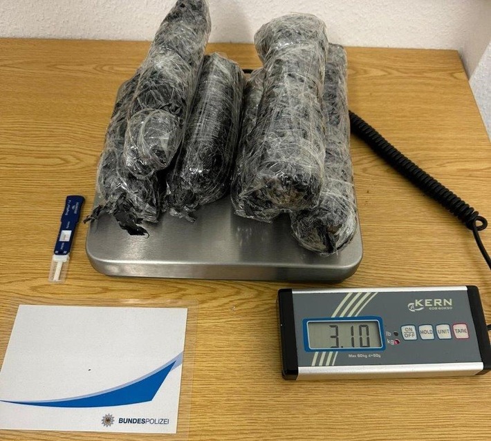 BPOL NRW: Bundespolizei stellt 3,1 Kilogramm Heroin auf der Bundesautobahn A 61 sicher