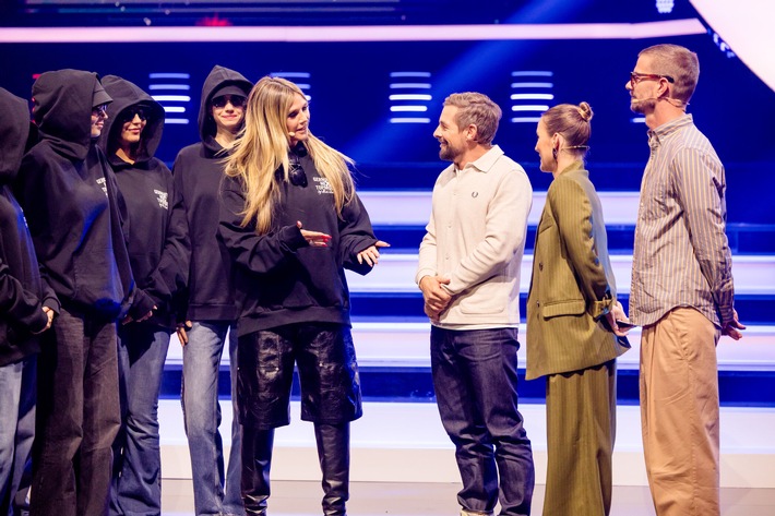 Was macht Heidi Klum am Samstag bei "Das Duell um die Welt - Team Joko gegen Team Klaas?"