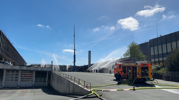 FW Paderborn: Stadtjugendfeuerwehr Gesamtübung