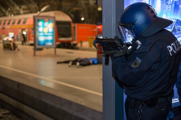 BPOLD PIR: Großangelegte Anti-Terror-Übung am Hauptbahnhof Erfurt mit Presseeinladung