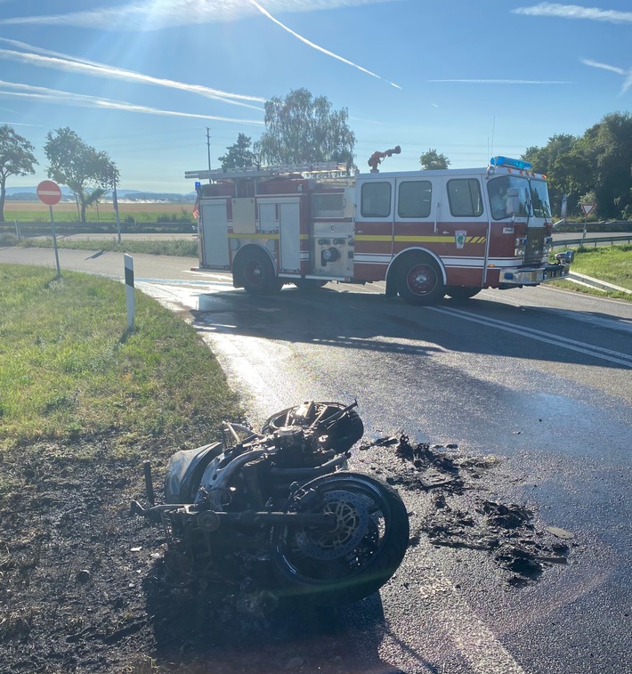 POL-PDNW: Polizeiautobahnstation Ruchheim: Motorradbrand auf B9 - Totalschaden