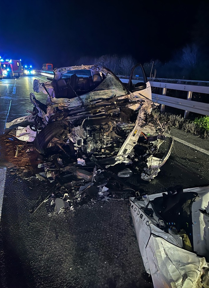 POL-BI: Schwerer Unfall nach Sekundenschlaf auf der A 44