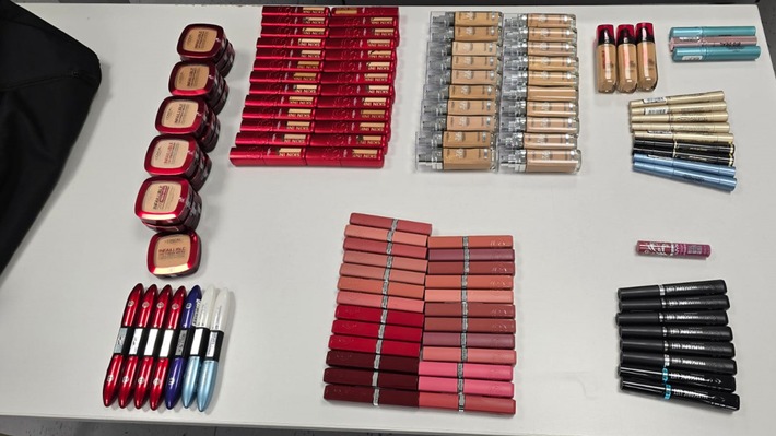 POL-MS: Mutmaßlich gestohlene Kosmetikartikel sichergestellt - Polizei stoppt Tatverdächtige auf der A 43