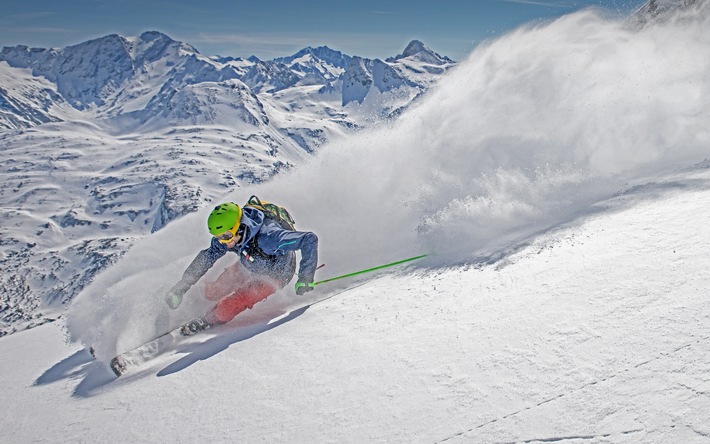 Der PassionPass - die zeitgemäße Versicherung für den Skiurlaub / Digital, flexibel, spontan / Mit dem PassionPass bietet Allianz Travel maßgeschneiderte Sicherheit am Berg und auf der Piste