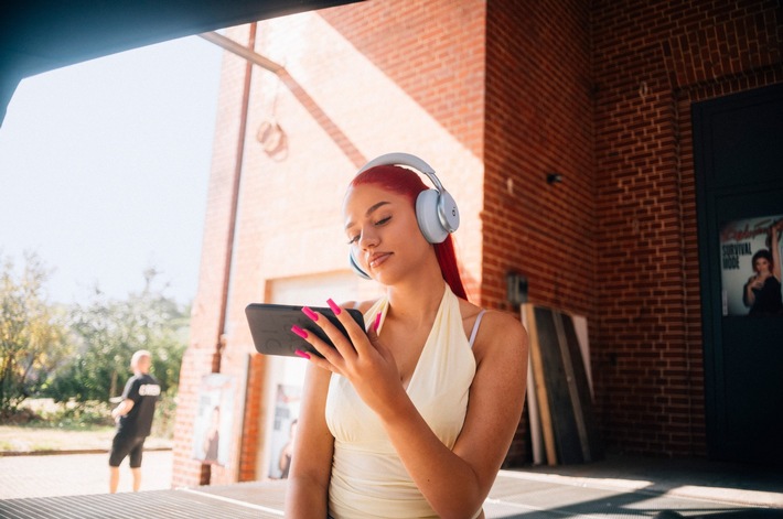 Neue Telekom Gen Z-Kampagne mit Badmómzjay: "Gib dir mehr von dem, was du liebst"