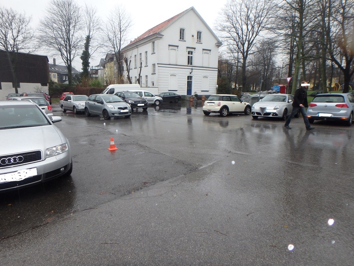 POL-EN: Schwelm - Polizei sucht Geschädigten nach Unfallflucht auf Wilhelmsparkplatz