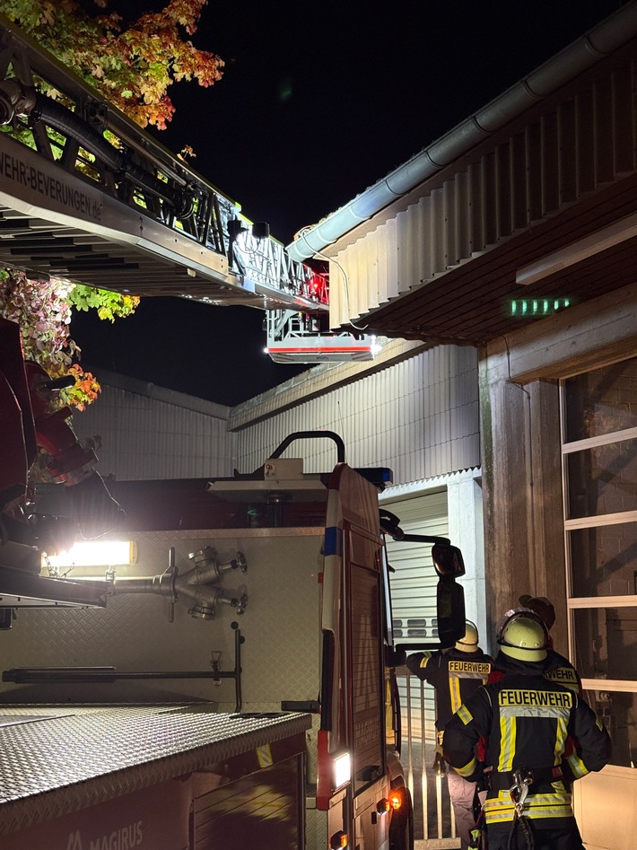 FW Beverungen: Zehn neue Drehleitermaschinisten für die Feuerwehr Beverungen / Erfolgreicher Lehrgangsabschluss der neuen Fachleute