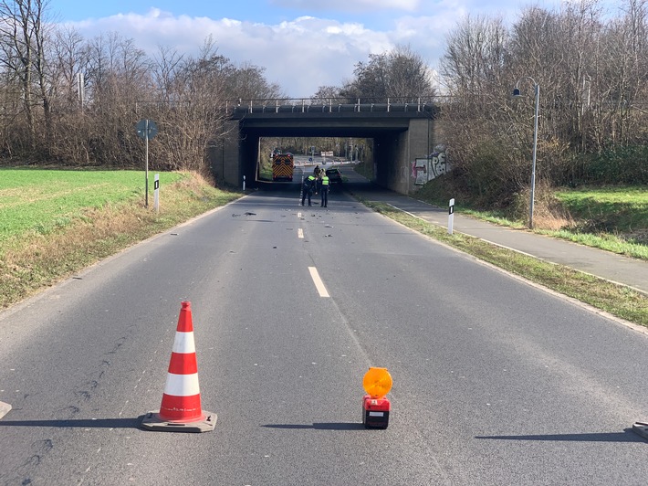 FW Ratingen: Verkehrsunfall mit drei Verletzten auf der K19