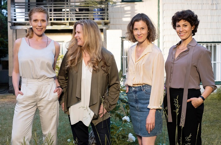 Das Erste / Vier Freundinnen erleben &quot;Tage, die es nicht gab&quot; (AT) / Franziska Weisz, Diana Amft, Jasmin Gerat und Franziska Hackl stehen für neue ORF/ARD-Serie vor der Kamera
