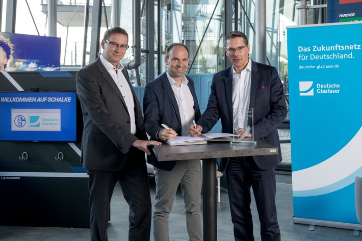 FC Schalke 04 setzt auf Deutsche Glasfaser als Sponsor und Esport-Partner (FOTO)