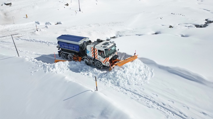 Designwerk. Press release Snow plow endurance test in the Swiss Alps