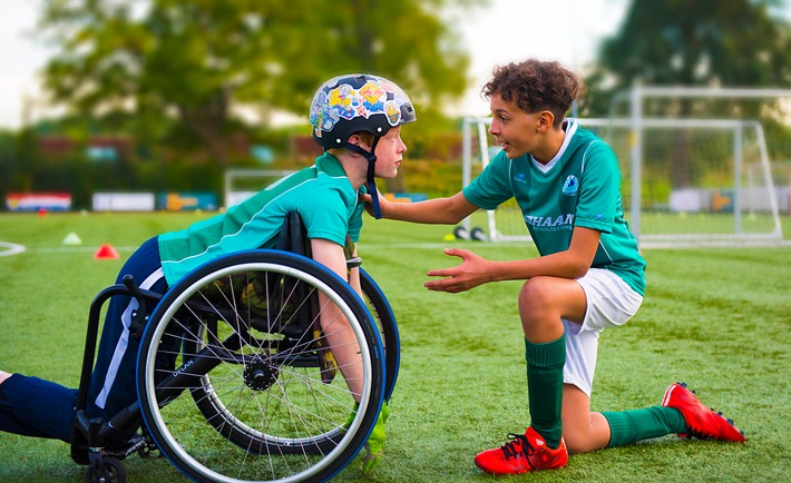 Film-Premiere: "Bleib am Ball - egal was kommt!" am 27. Februar 2026 bei KiKA / Preisgekrönter Sportfilm über Freundschaft, Willensstärke und Inklusion