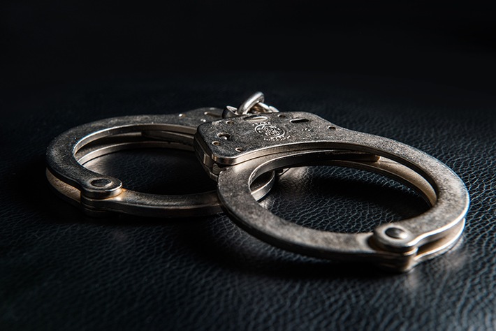 BPOL NRW: Bundespolizei nimmt mit 2 Haftbefehlen gesuchten Mann wegen des besonders schweren Falls des Diebstahls fest - Er muss jetzt eine 426-tägige Restfreiheitsstrafe absitzen