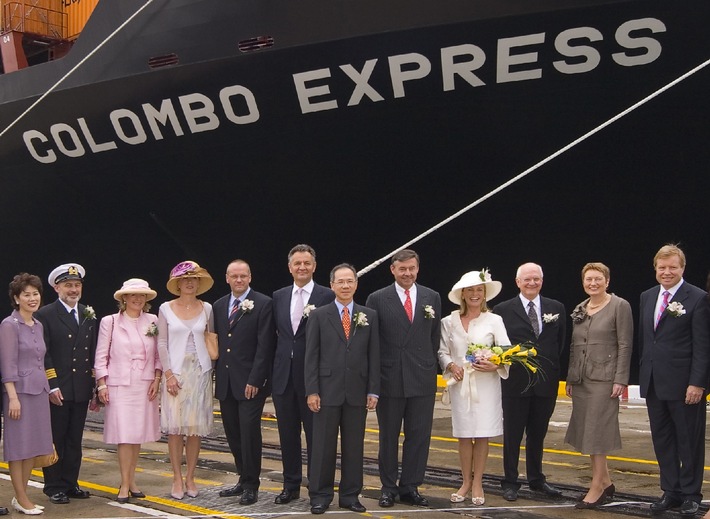 &quot;Colombo Express&quot; - Grösstes Containerschiff der Welt getauft