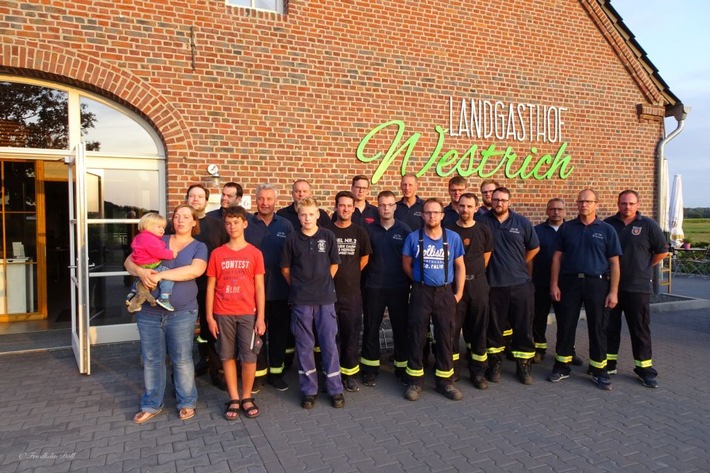 FW-KLE: Fortbildung bei der Freiwilligen Feuerwehr Bedburg-Hau - Was tun wenn es im Restaurant brennt?