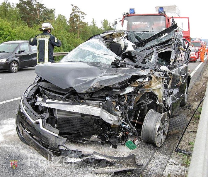 POL-PDKL: Überschlag eines PKW auf der Autobahn