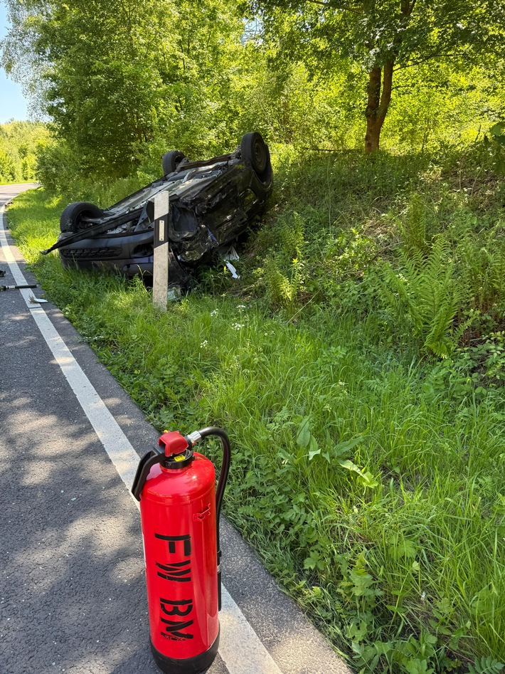 FW Bergheim: Vier Verletzte nach Verkehrsunfall in Bergheim Frontalzusammenstoß auf der Landstraße 93 bei Oberaußem