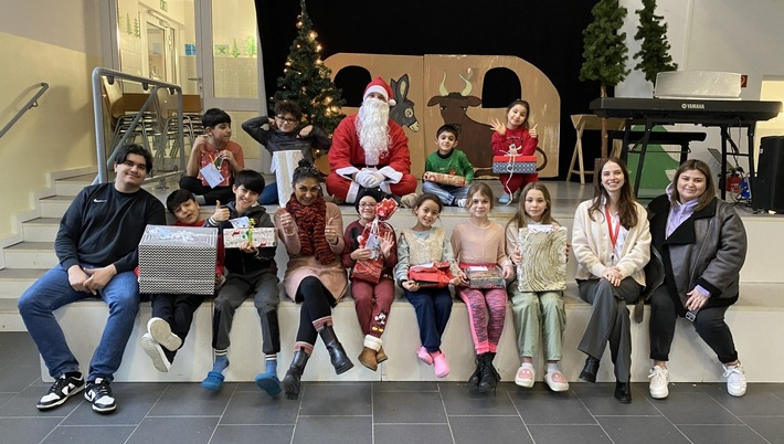 Pressemeldung: Ratinger Kinder freuen sich über Geschenke vom Verisure Weihnachtsmann