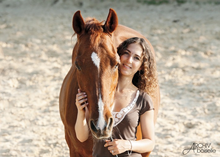 Kenzie Dysli bereichert das CAVALLUNA-Kreativteam: Für "Welt der Fantasie", die neue Show der Apassionata World GmbH, erarbeitet und verfeinert sie die Choreografien und unterstützt bei der Umsetzung der Inszenierungsideen. Weiterer Text über ots und www.presseportal.de/nr/55914 / Die Verwendung dieses Bildes ist für redaktionelle Zwecke honorarfrei. Veröffentlichung bitte unter Quellenangabe: "obs/Apassionata World GmbH/Gabriele Boiselle"