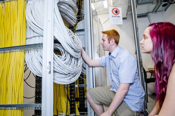 Neues Projekt an der Universität Osnabrück untersucht Möglichkeiten der Energieeinsparung in der Telekommunikation