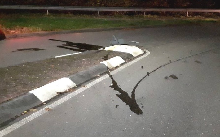 POL-PDNW: Verkehrsunfallflucht scheinbar unter Alkoholeinfluss