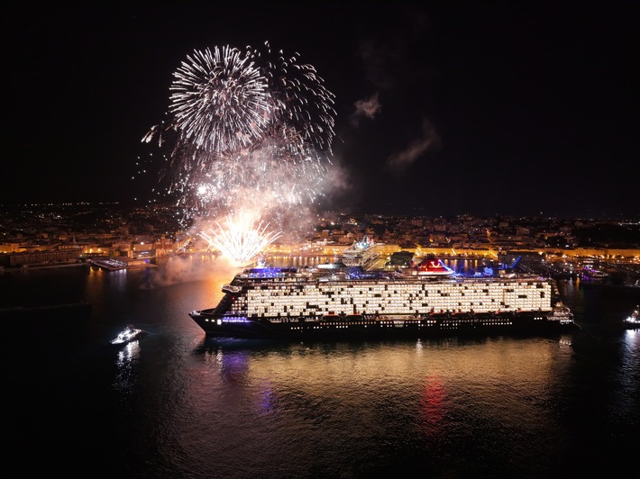 Mein Schiff Flow feierlich getauft: Drei Taufpatinnen, ein Schiff und ein gemeinsamer Flow